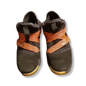 NIKE LEBRON SOLDIER Xll 13y Boys Black and RED